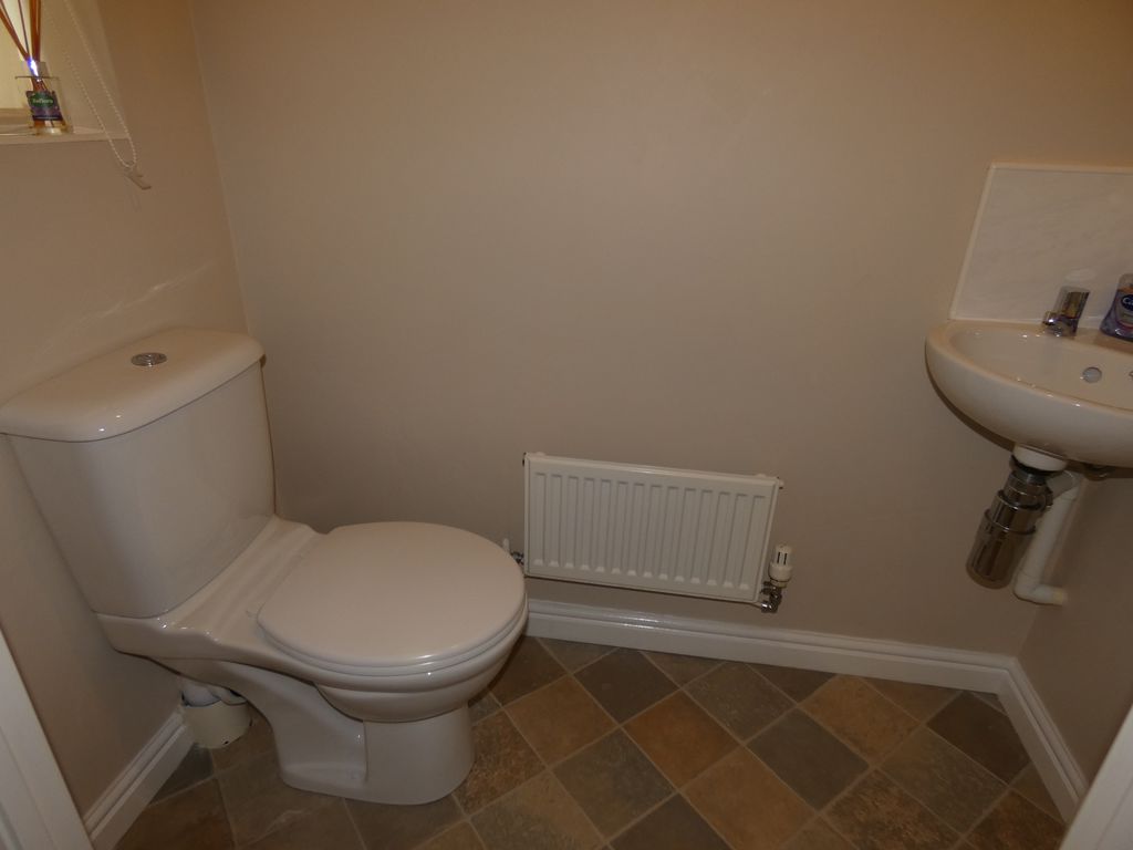 Ground Floor W/C- click for photo gallery